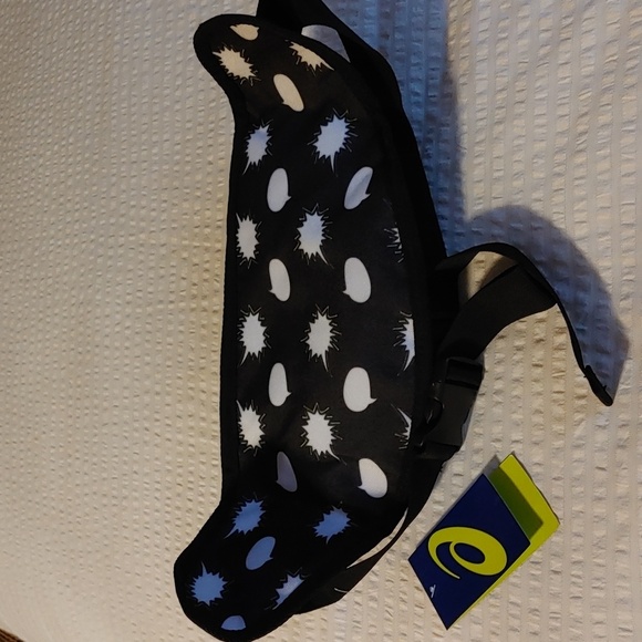 NWT Asics Unisex Belt Bag/ Fanny Pack - Picture 3 of 10